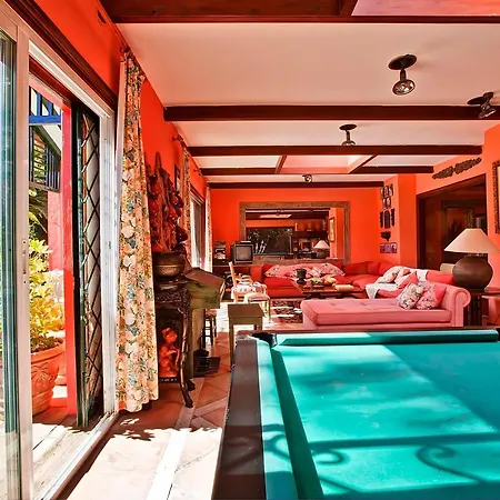 Deluxe San Nicolas Feriehus